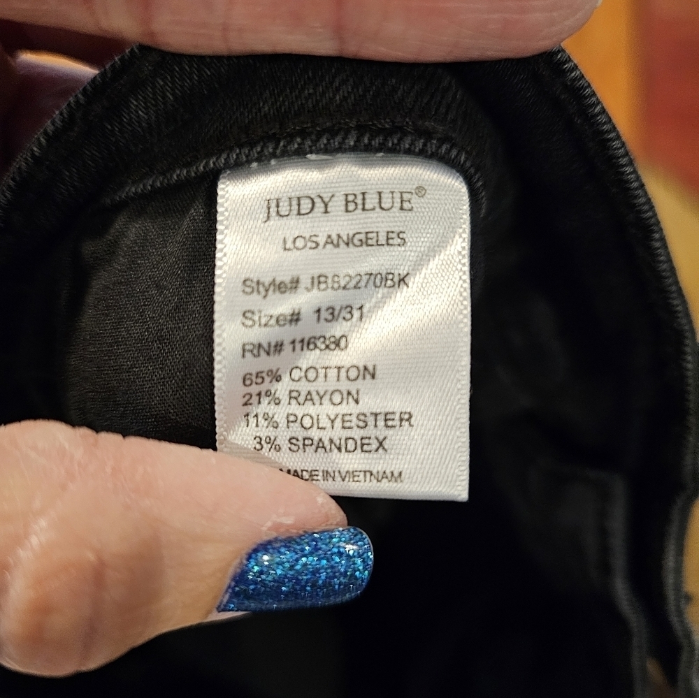 Judy Blue Black Distressed Skinny Fit Capri Size 13 - Picture 6 of 6